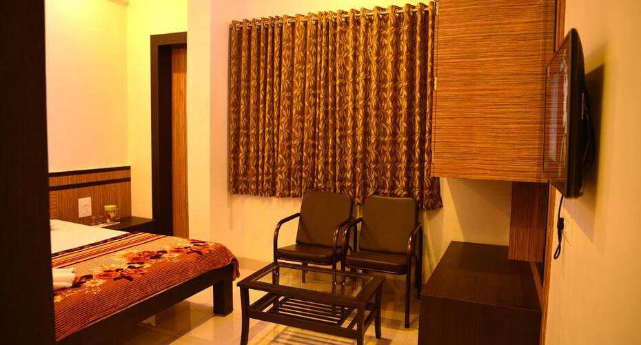 Hotel Sayali Lodge, Wai 3